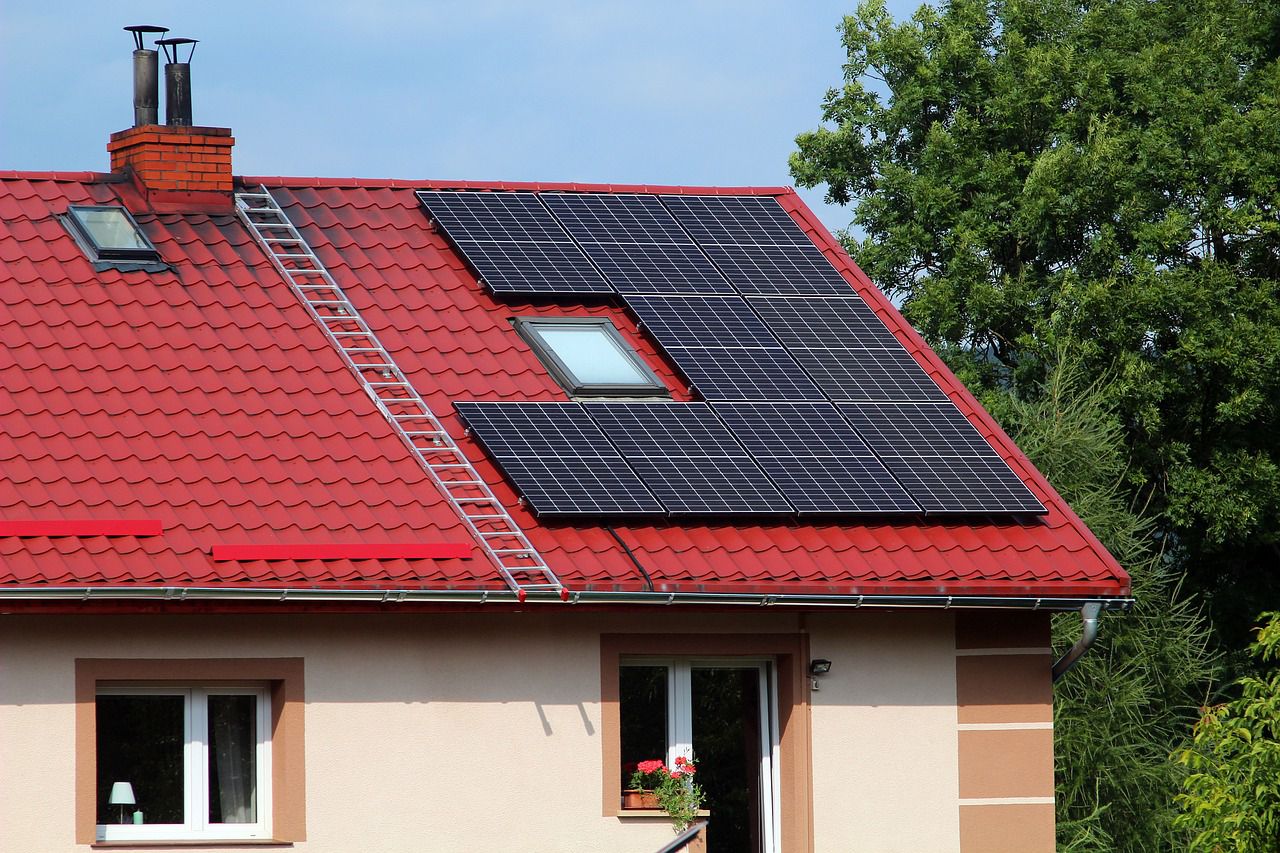 Poser un panneau solaire sur une toiture